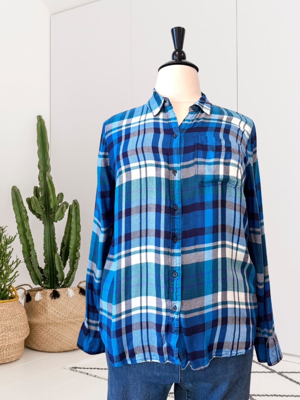 Lucky Brand Bungalow Plaid Button Down Button Tail Back Shirt